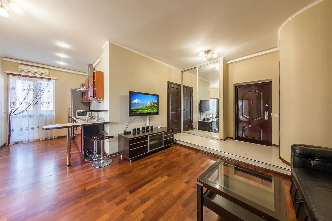 Apartment In The City Center Κίεβο